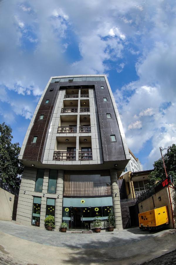 Hotel Tirago Addis Abeba Buitenkant foto